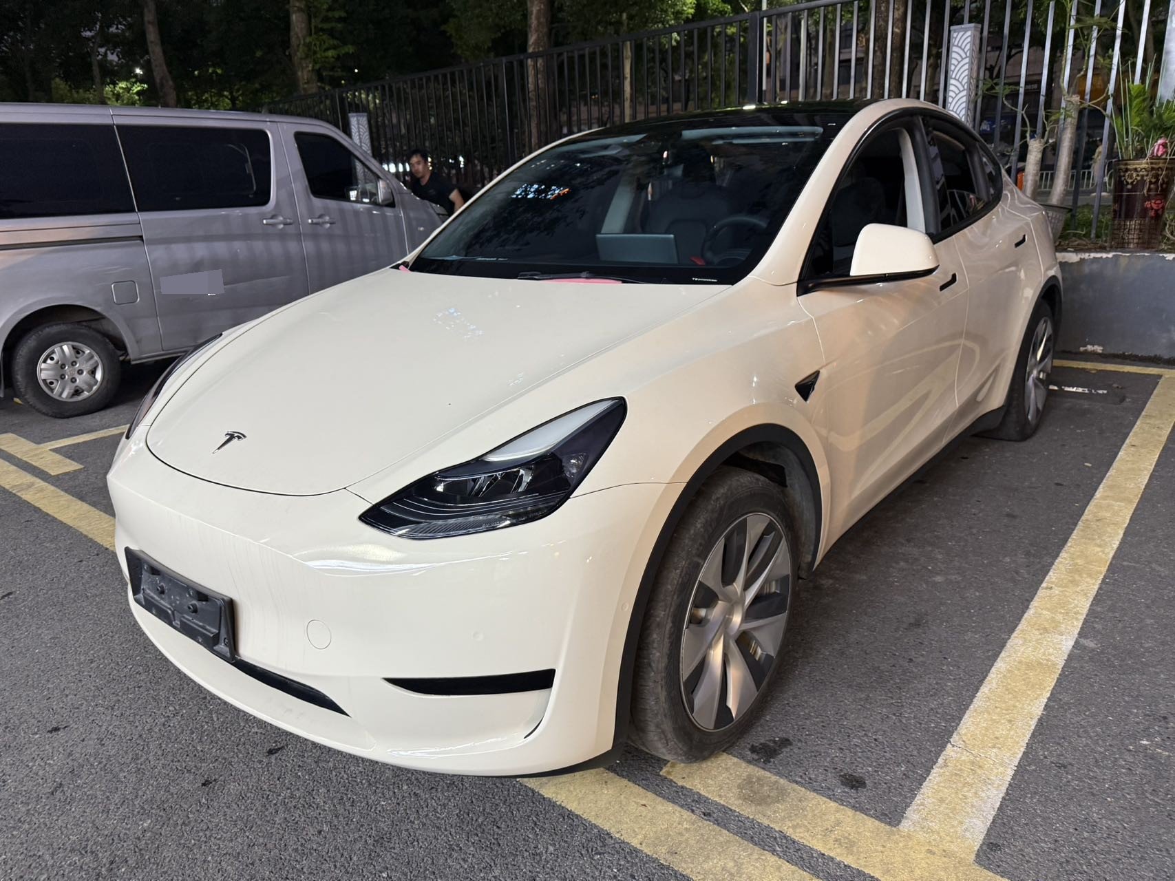 Tesla Model Y 2023 Tesla Model Y 2023 car image