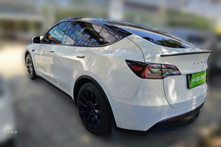 Tesla Model Y 2023 car image #5
