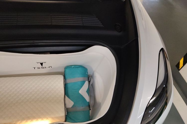 Tesla Model Y 2022 car image #25