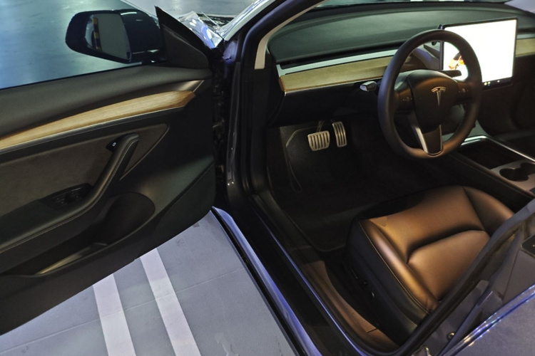 Tesla Model 3 2021 car image #12