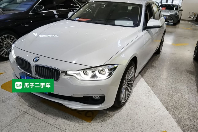 BMW 3 Series 2019 car image #2