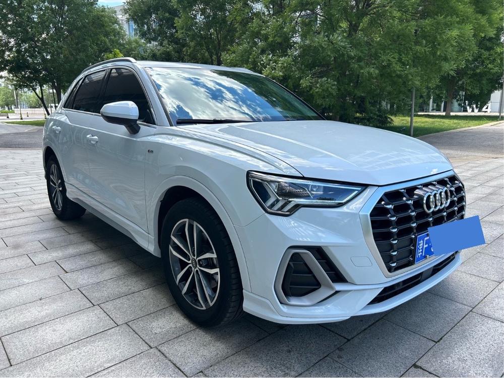 Audi Q3 2022 car image #3