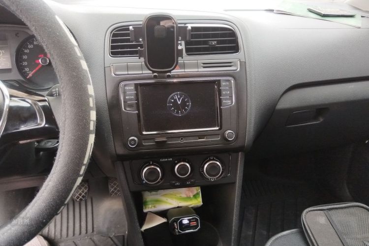 Volkswagen Polo 2016 car image #15