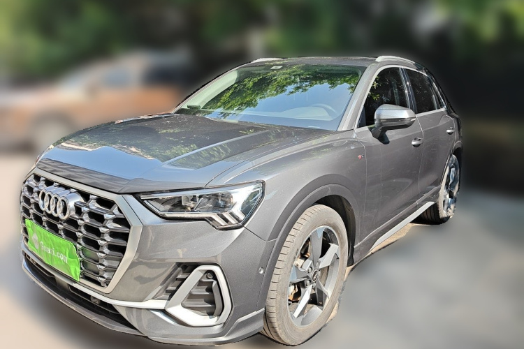 Audi Q3 2022 car image #2