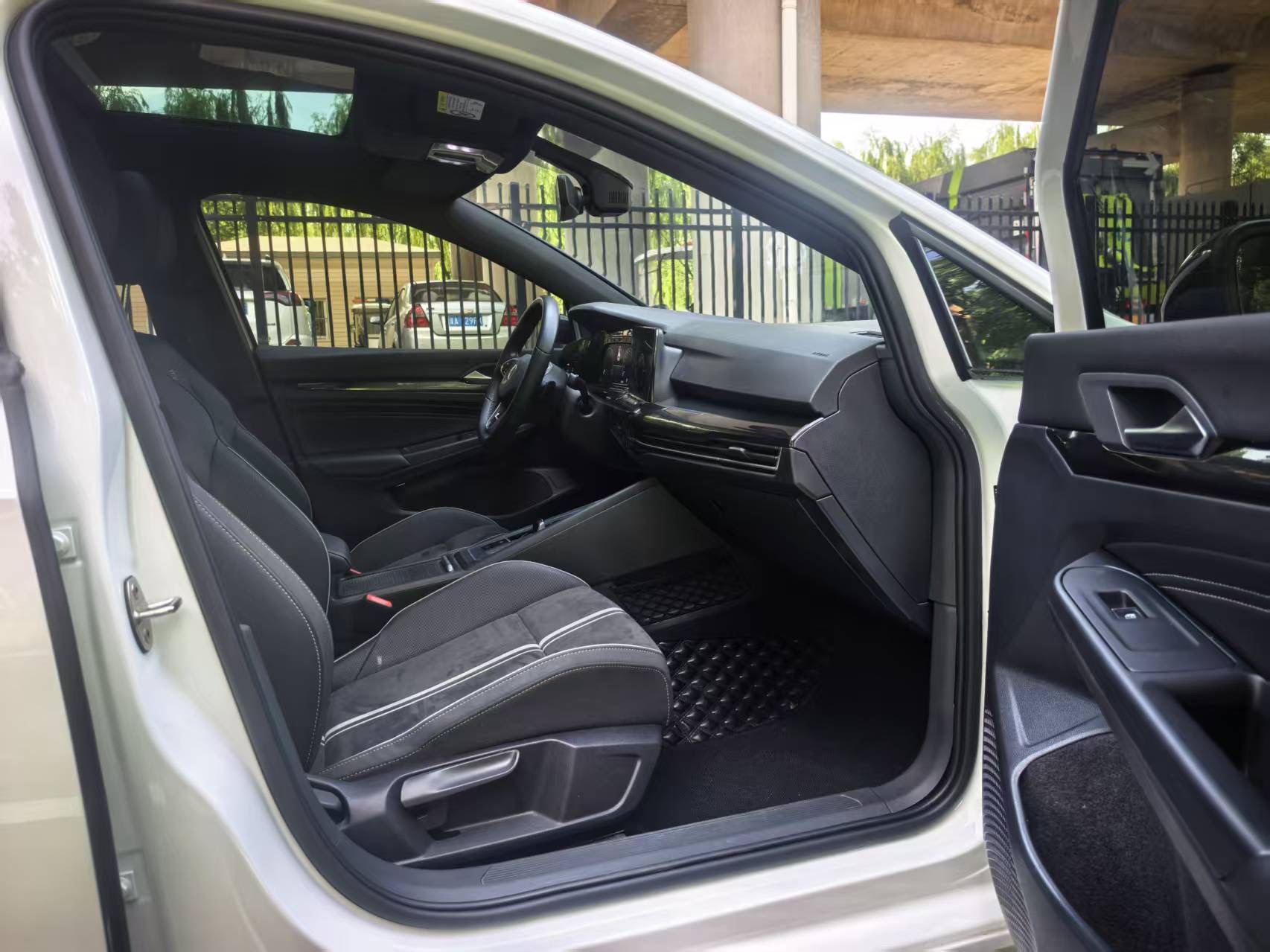 Volkswagen Golf 2023 car image #8
