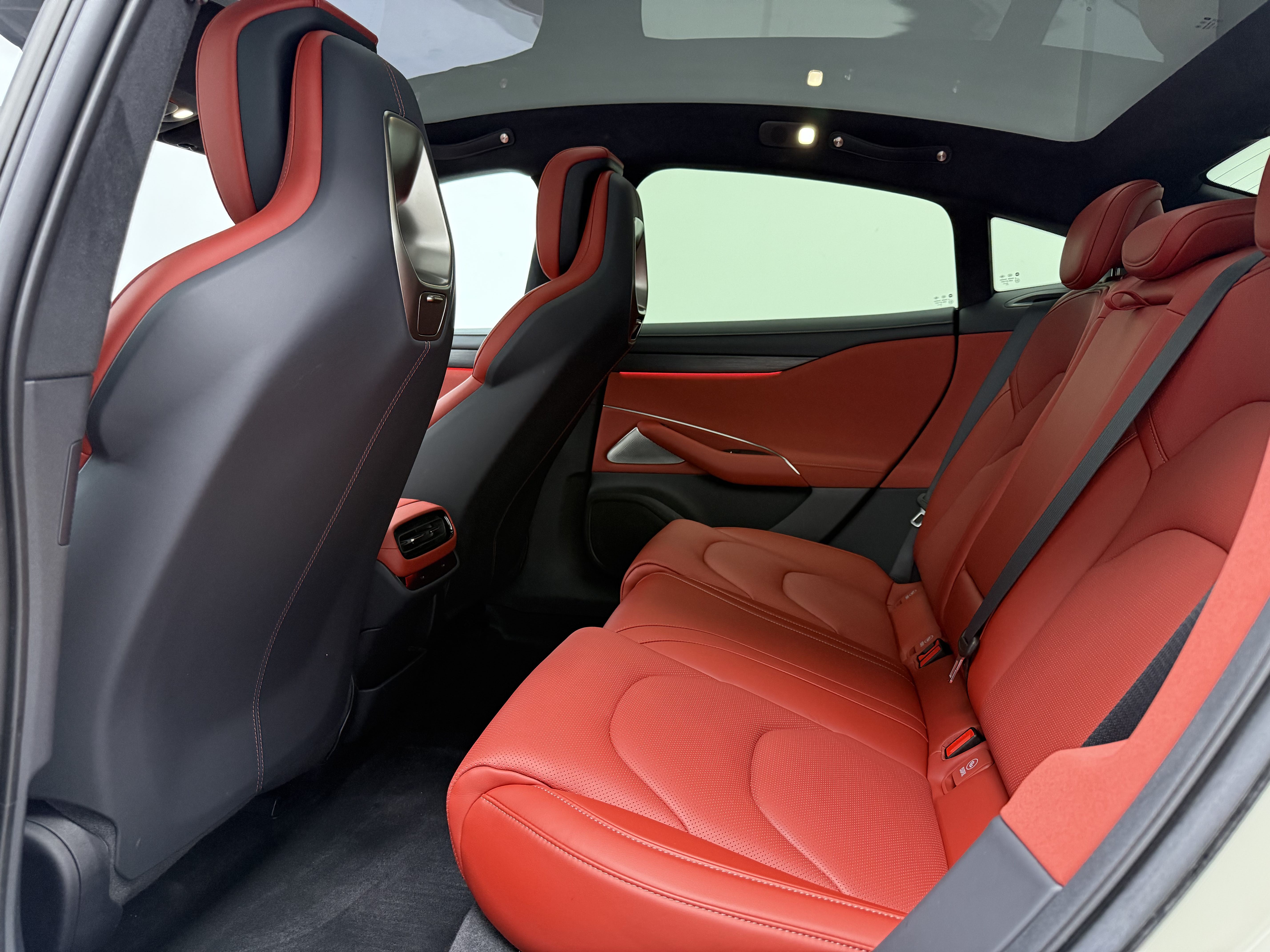 MI SU7 2024 immagine di auto #10