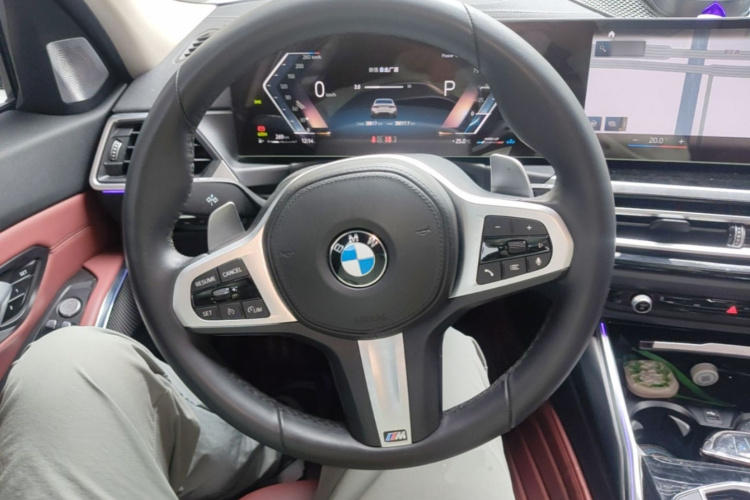 BMW 3 Series 2023 #11 BMW 3 Series 2023 صورة سيارة #11