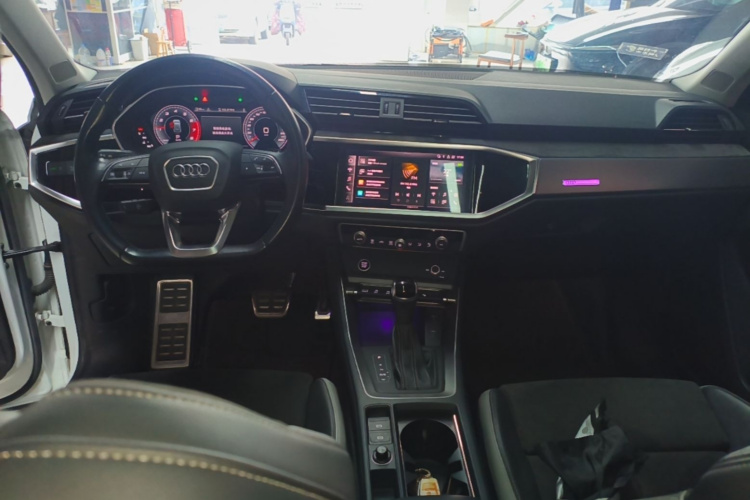 Audi Q3 2022 car image #10