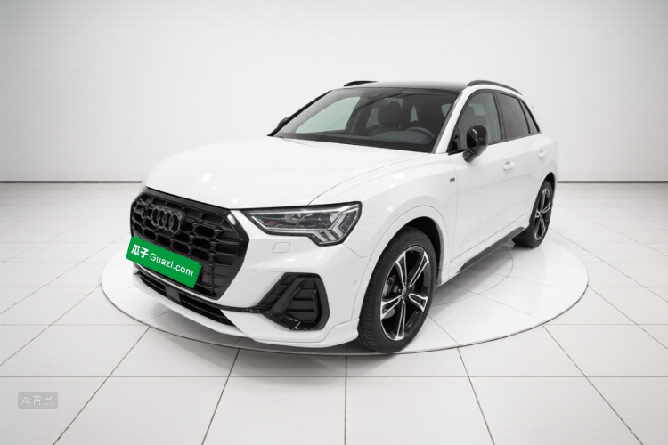 Audi Q3 2023 car image #2
