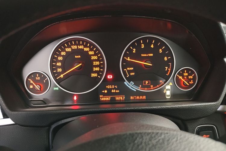 BMW 3 Series 2018 immagine di auto #12
