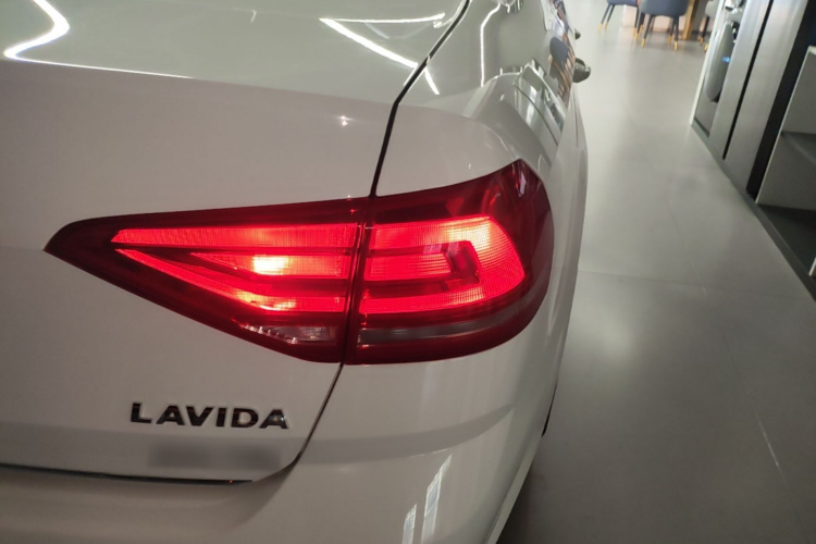 Volkswagen Lavida 2017 car image #8