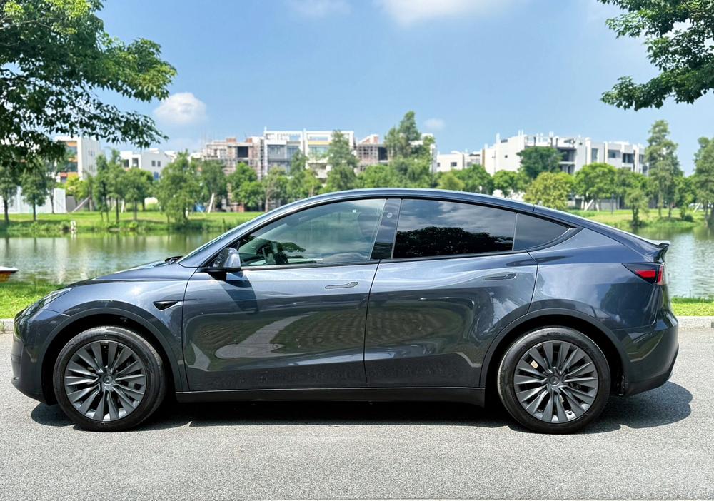 Tesla Model Y 2024 #2 Tesla Model Y 2024 car image #2