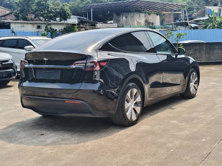 Tesla Model Y 2022 #4 Tesla Model Y 2022 car image #4