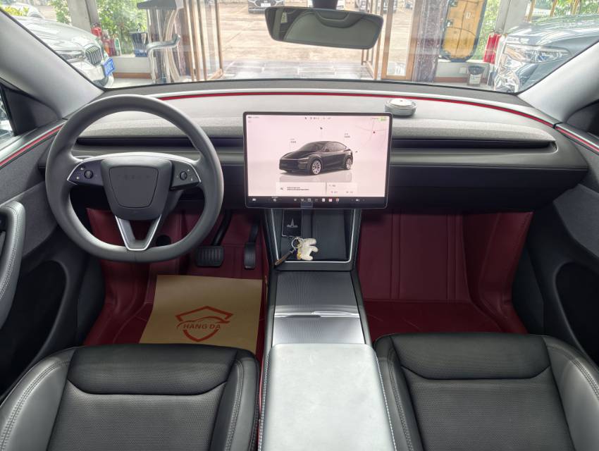 Tesla Model Y 2025 #9 Tesla Model Y 2025 car image #9