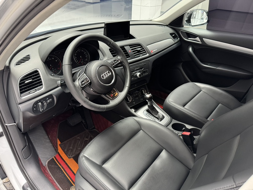 Audi Q3 2016 car image #11