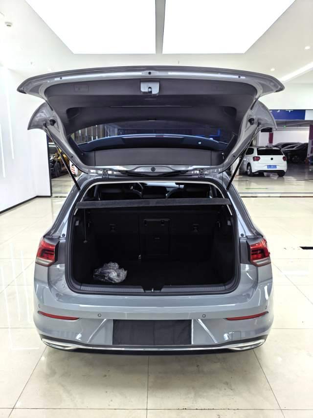 Volkswagen Golf 2023 car image #11