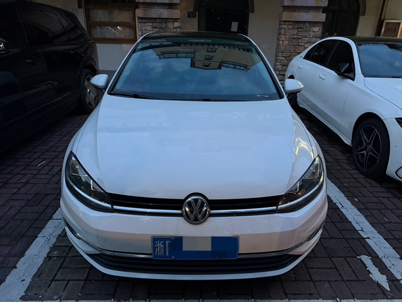 Volkswagen Golf 2020 car image #2