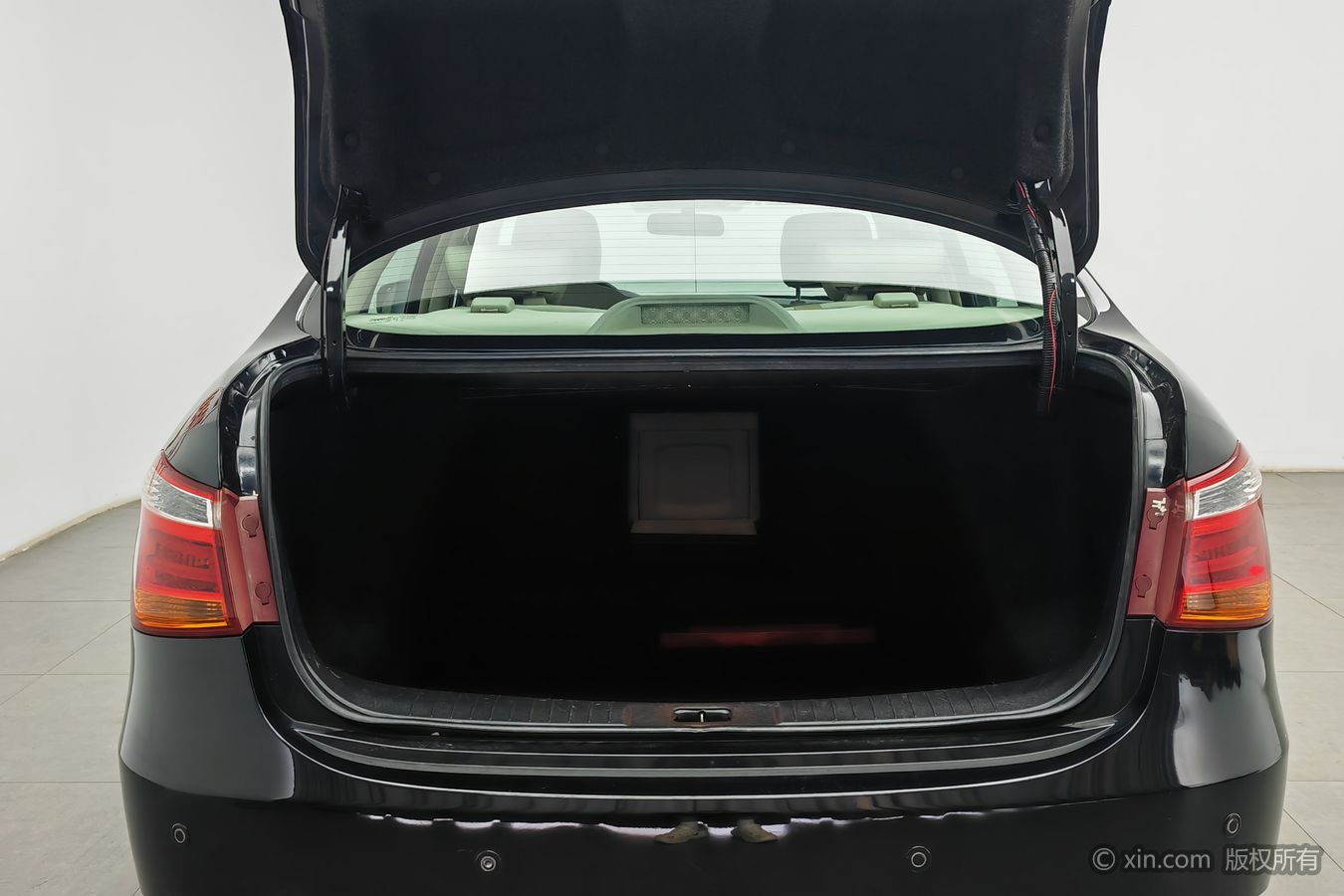2016 car image #17