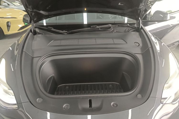 Tesla Model Y 2024 car image #20