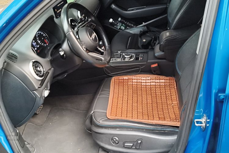 Audi A3 2018 car image #17