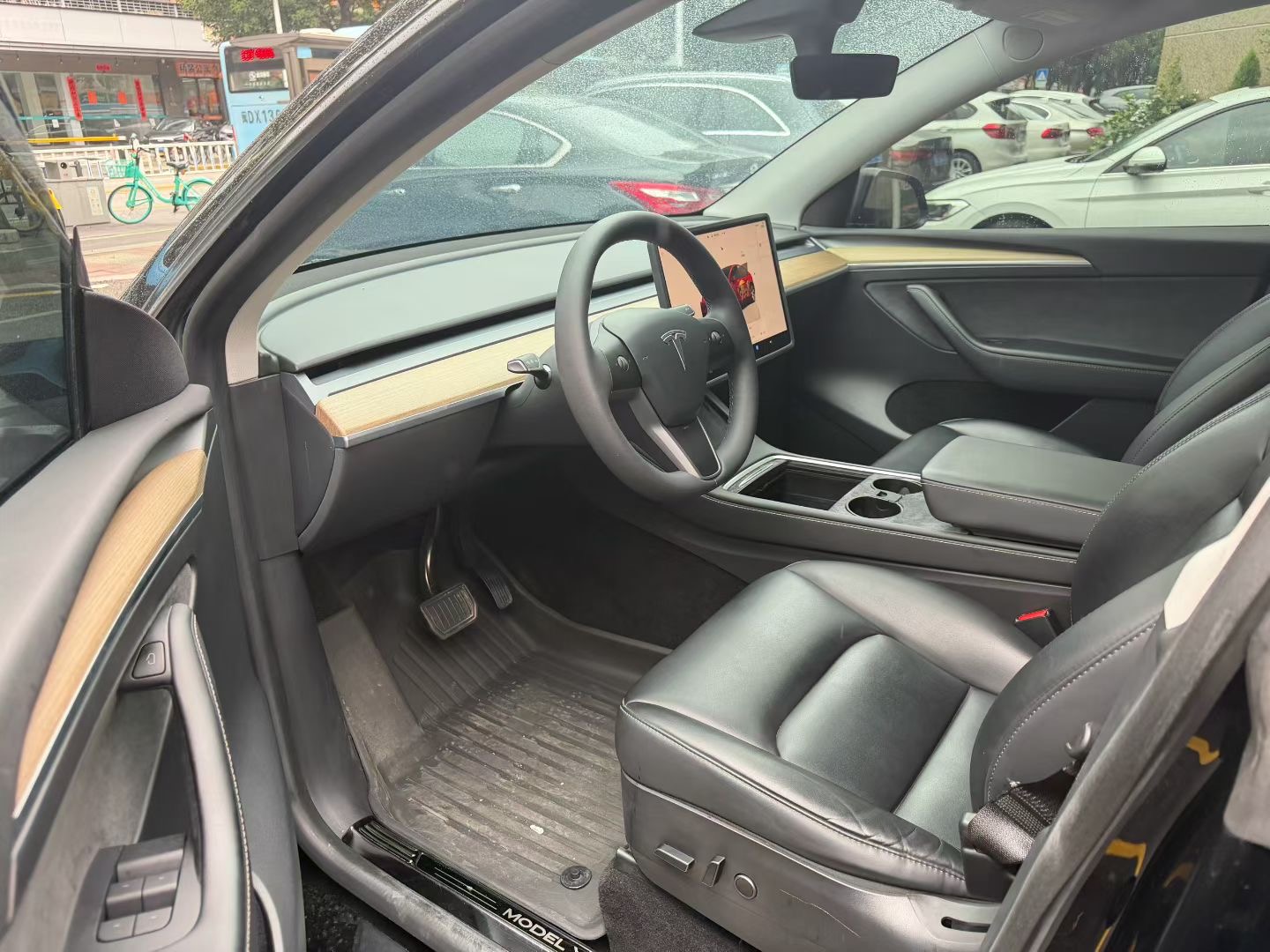 Tesla Model Y 2022 car image #3