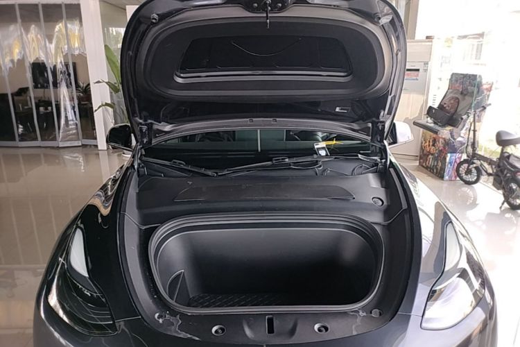 Tesla Model Y 2024 car image #20