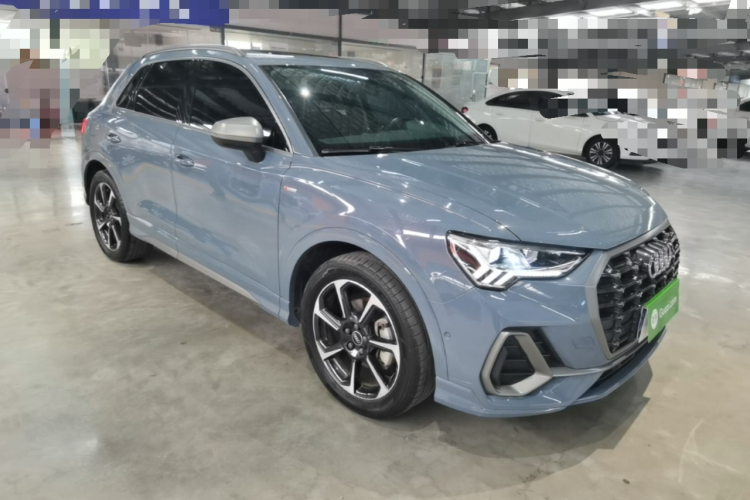 Audi Q3 2022 car image #4