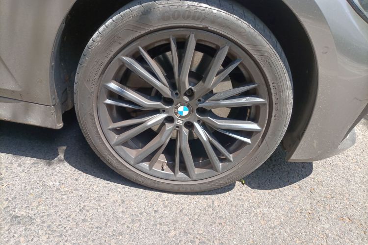 BMW 3 Series 2020 car image #9