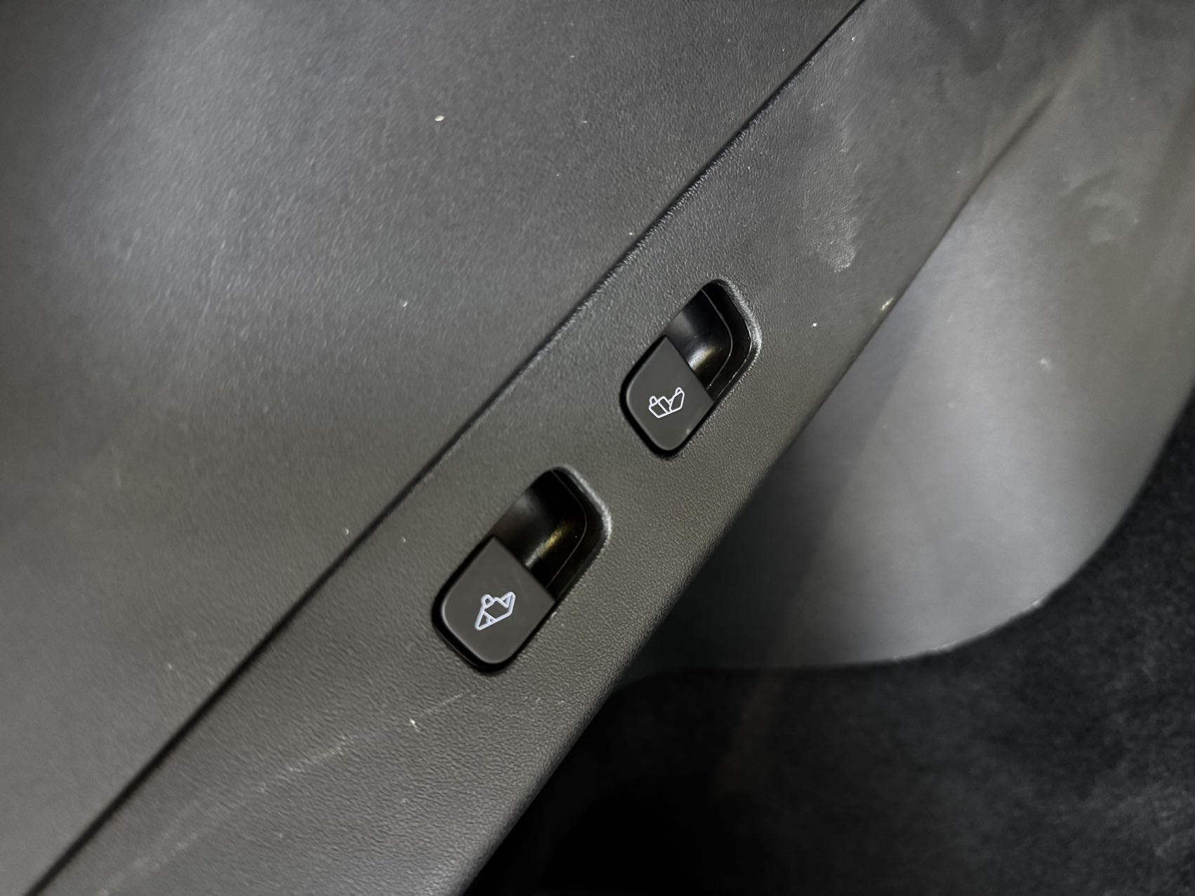 Tesla Model Y 2023 #10 Tesla Model Y 2023 car image #10
