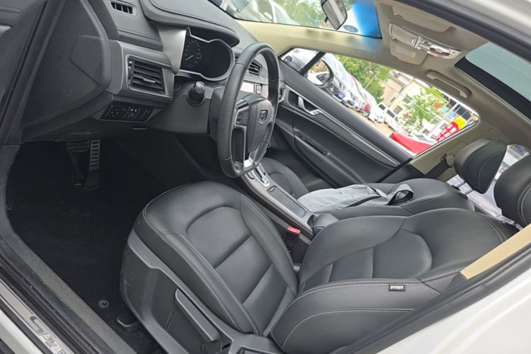 GEELY Emgrand GS 2018 car image #15