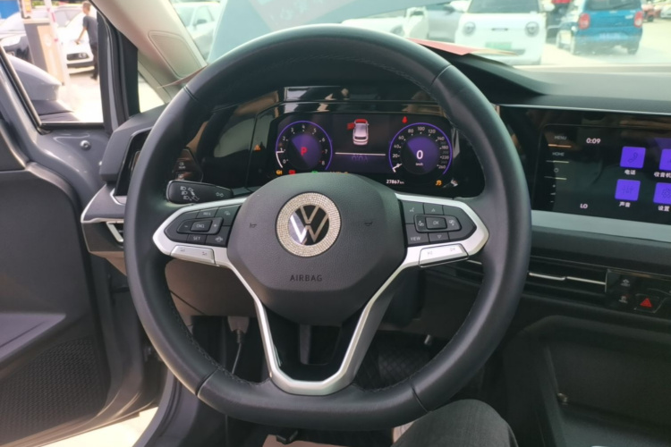 Volkswagen Golf 2022 car image #15