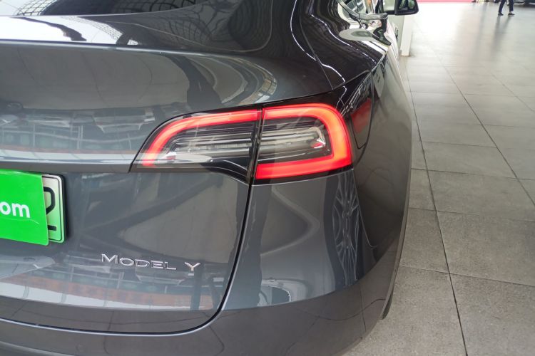 Tesla Model Y 2022 #8 Tesla Model Y 2022 car image #8