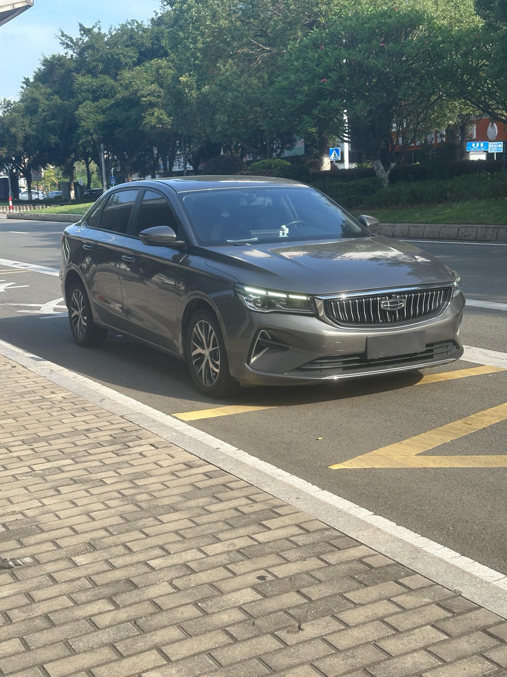 GEELY Emgrand 2023 imagen de coche #3