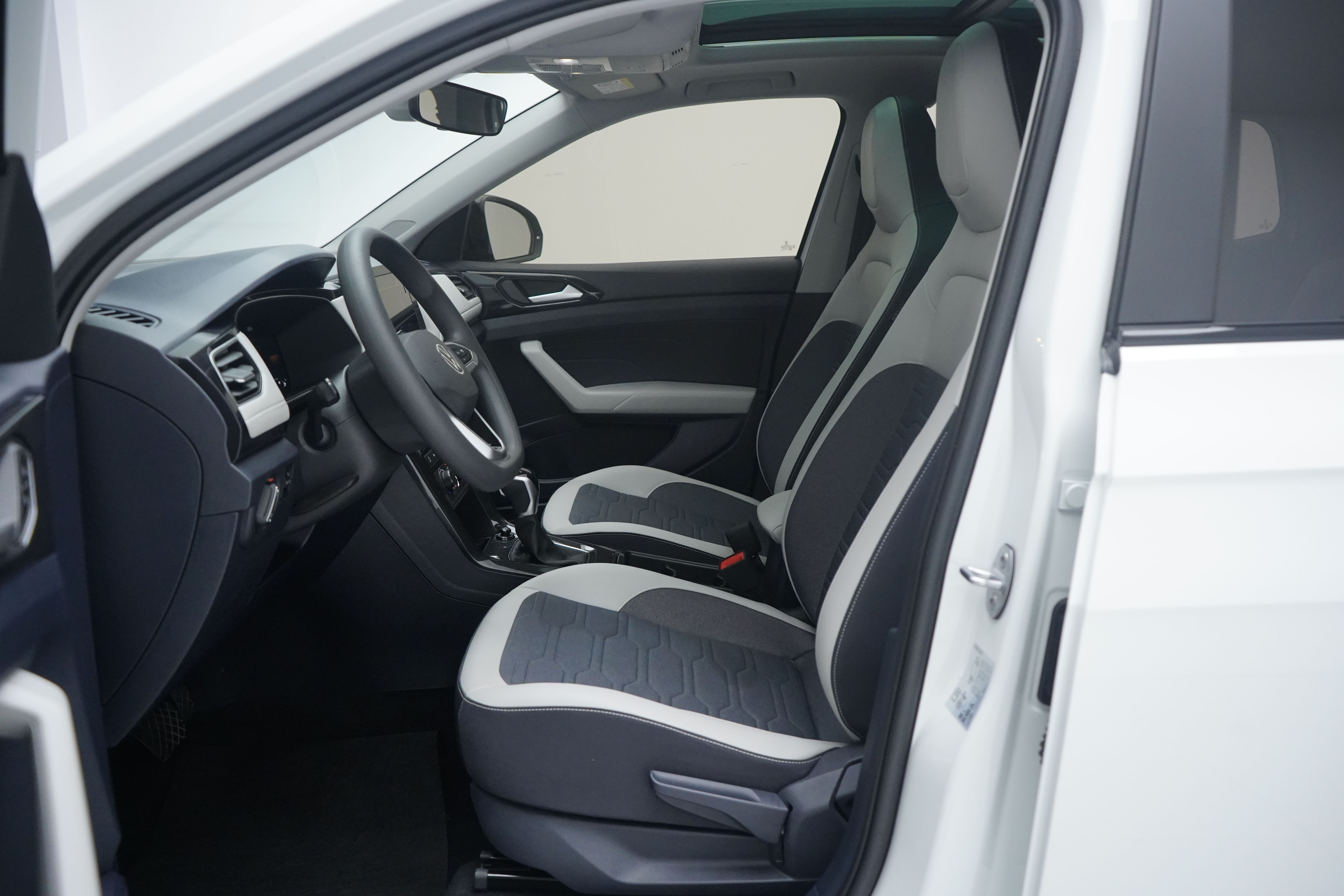 Volkswagen Tharu 2026 car image #4