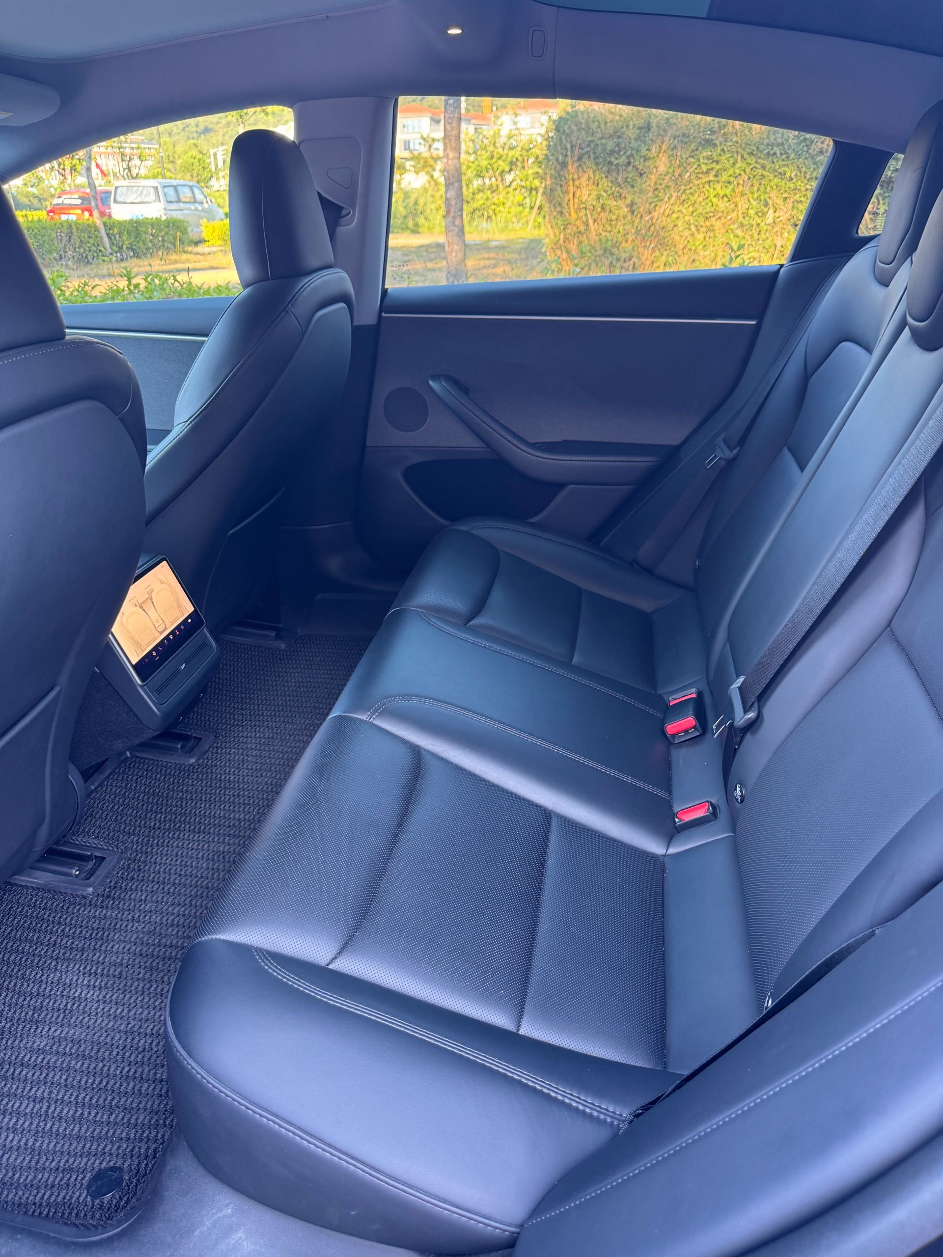 Tesla Model 3 2024 car image #3