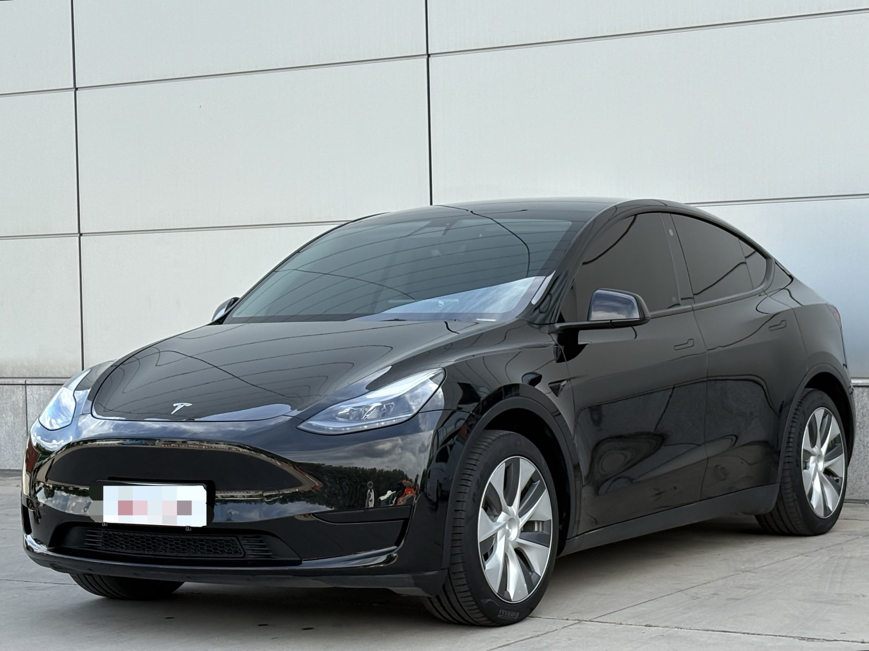 Tesla Model Y 2023 car image 
