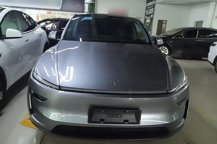 Tesla Model Y 2025 #3 Tesla Model Y 2025 car image #3