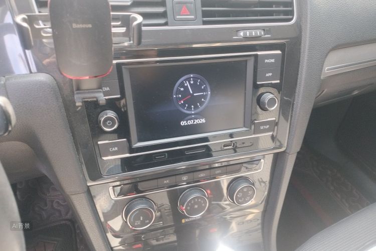 Volkswagen Golf 2018 car image #15