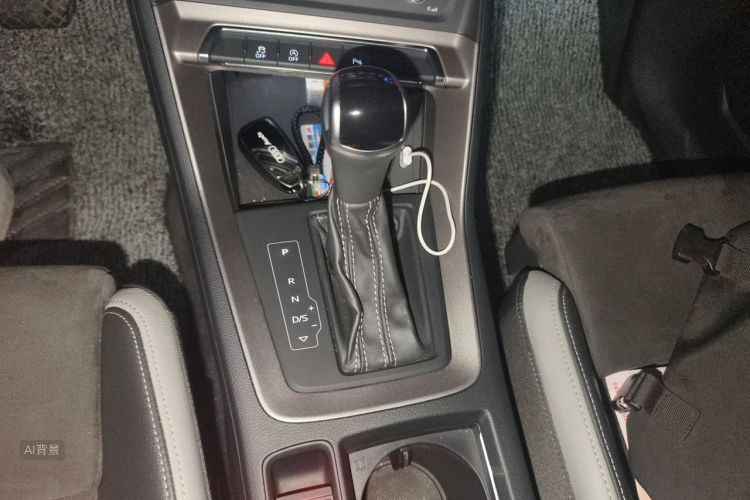 Audi Q3 2020 car image #16
