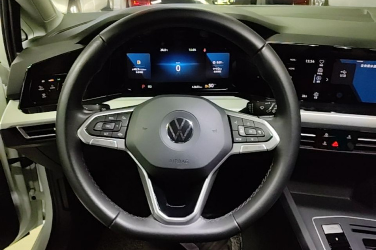 Volkswagen Golf 2021 car image #11