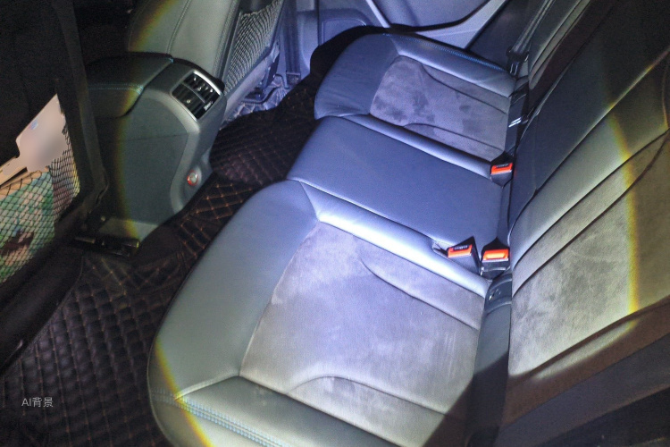 Audi Q3 2019 car image #19