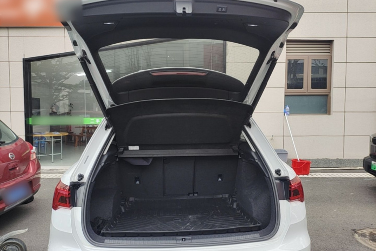 Audi Q3 2020 car image #19