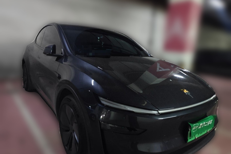 Tesla Model Y 2026 car image #3