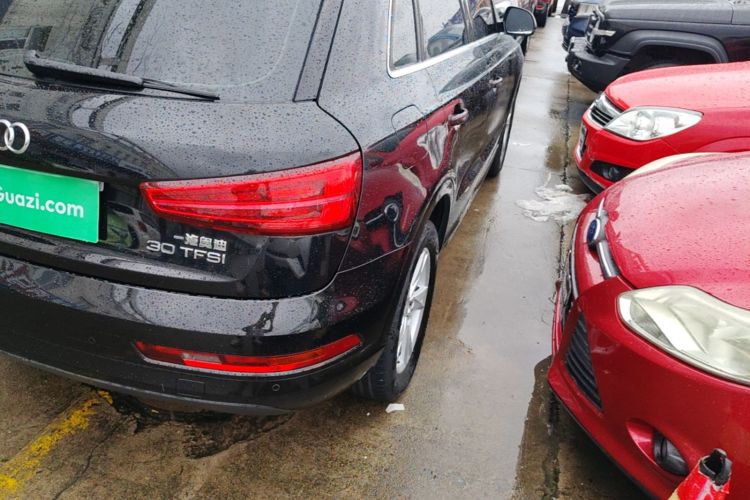 Audi Q3 2017 car image #8