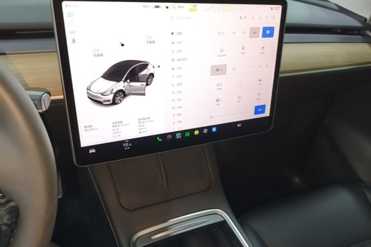 Tesla Model Y 2022 car image #17