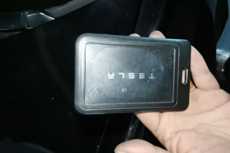 Tesla Model 3 2021 car image #9