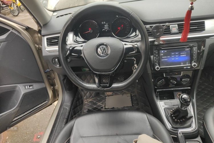 Volkswagen Bora 2016 car image #12