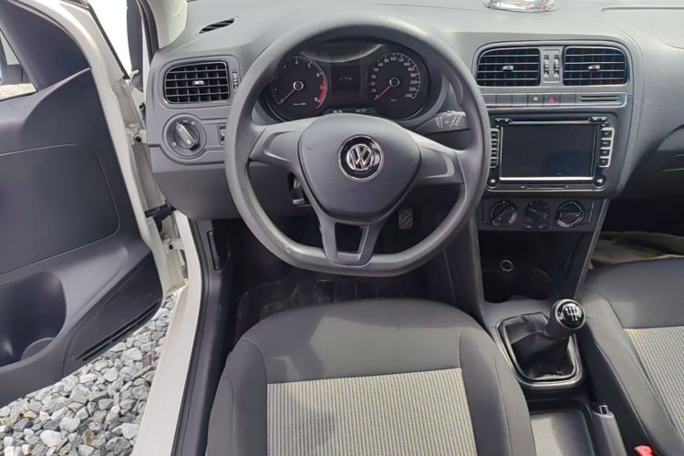 Volkswagen Polo 2016 car image #11