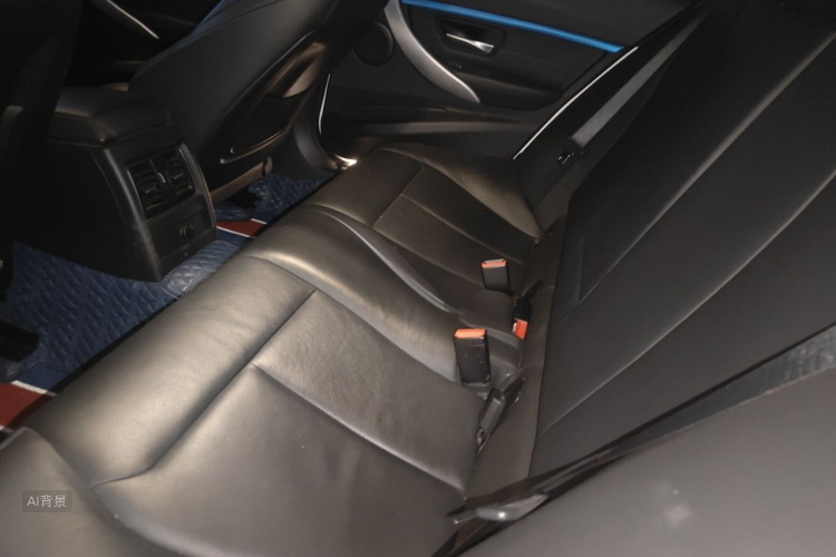 BMW 3 Series 2018 car image #19