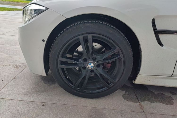 BMW 3 Series 2018 immagine di auto #9
